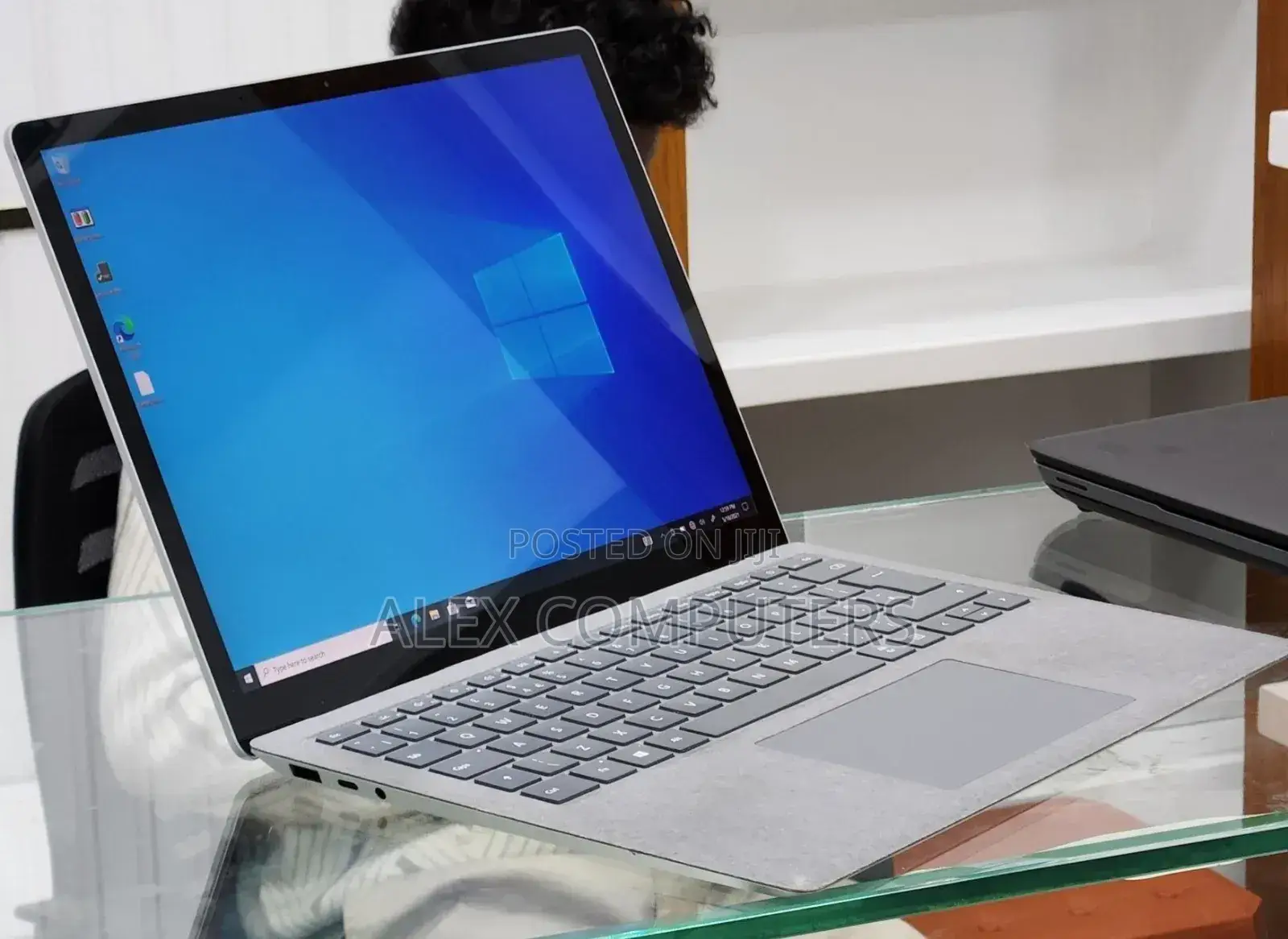 New Laptop Microsoft Surface 16GB Intel Core i7 SSD 256GB