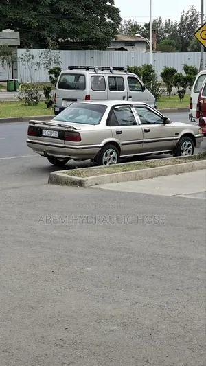 Toyota Corolla II 1990 Gold