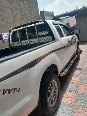 Toyota Hilux 2006 White