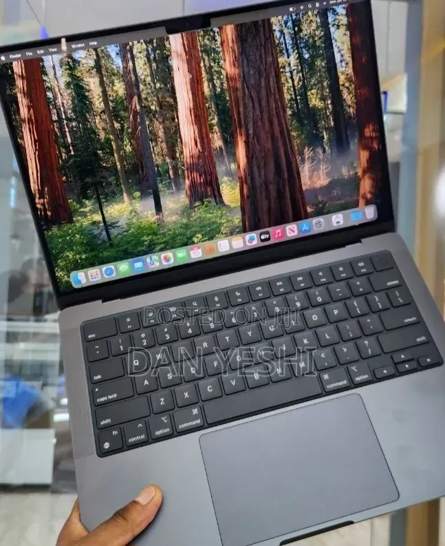 New Laptop Apple MacBook Pro 18GB Apple M3 Pro SSD 512GB