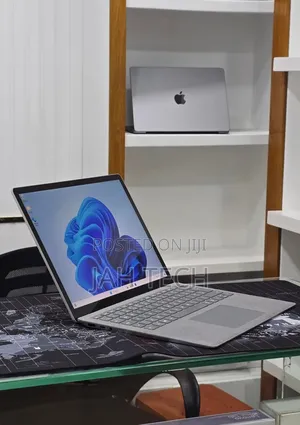 New Laptop Microsoft Surface 16GB Intel Core i5 SSD 512GB