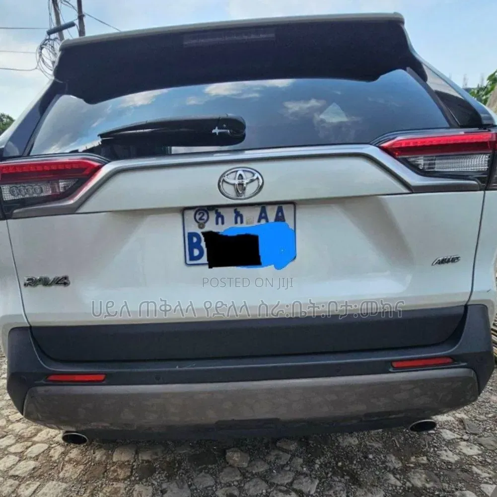 Toyota RAV4 2021 White