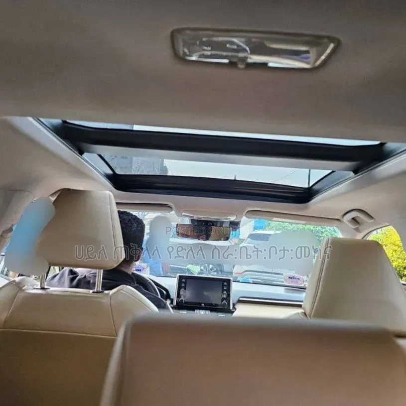 Toyota RAV4 2021 White