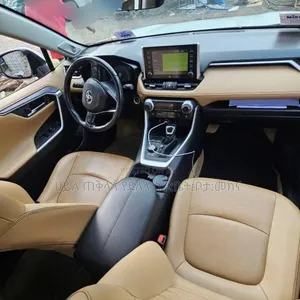 Toyota RAV4 2021 White