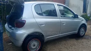 Toyota Vitz 2001 Silver
