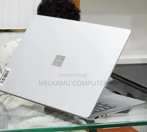 New Laptop Microsoft Surface 16GB Intel Core i5 SSD 256GB