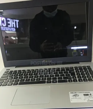 New Laptop Asus 1015E 8GB Intel Core 7 HDD 750GB