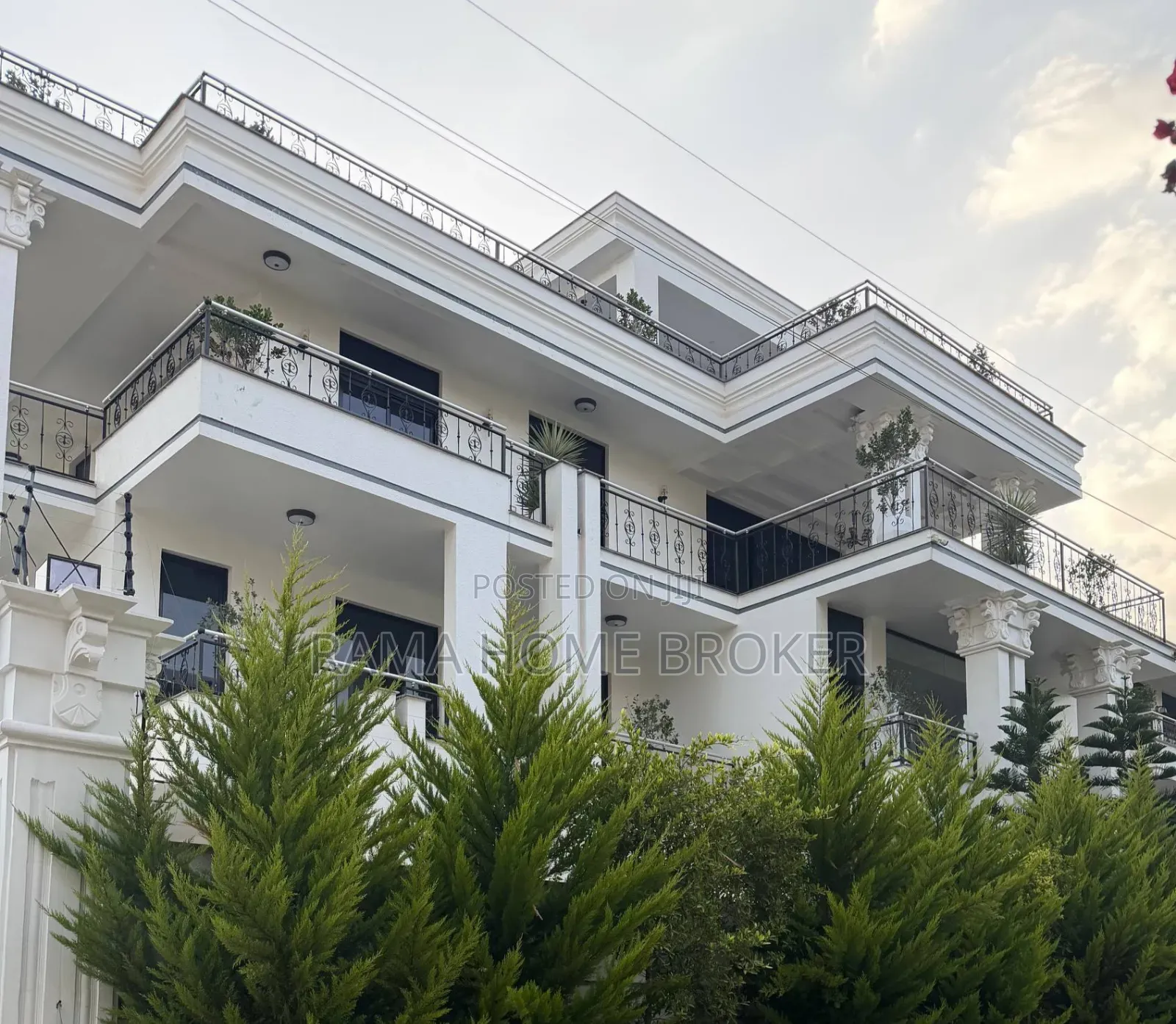 Furnished 7bdrm Townhouse/Terrace in አያት ኮምፓወንድ ውስጥ, Yeka for sale