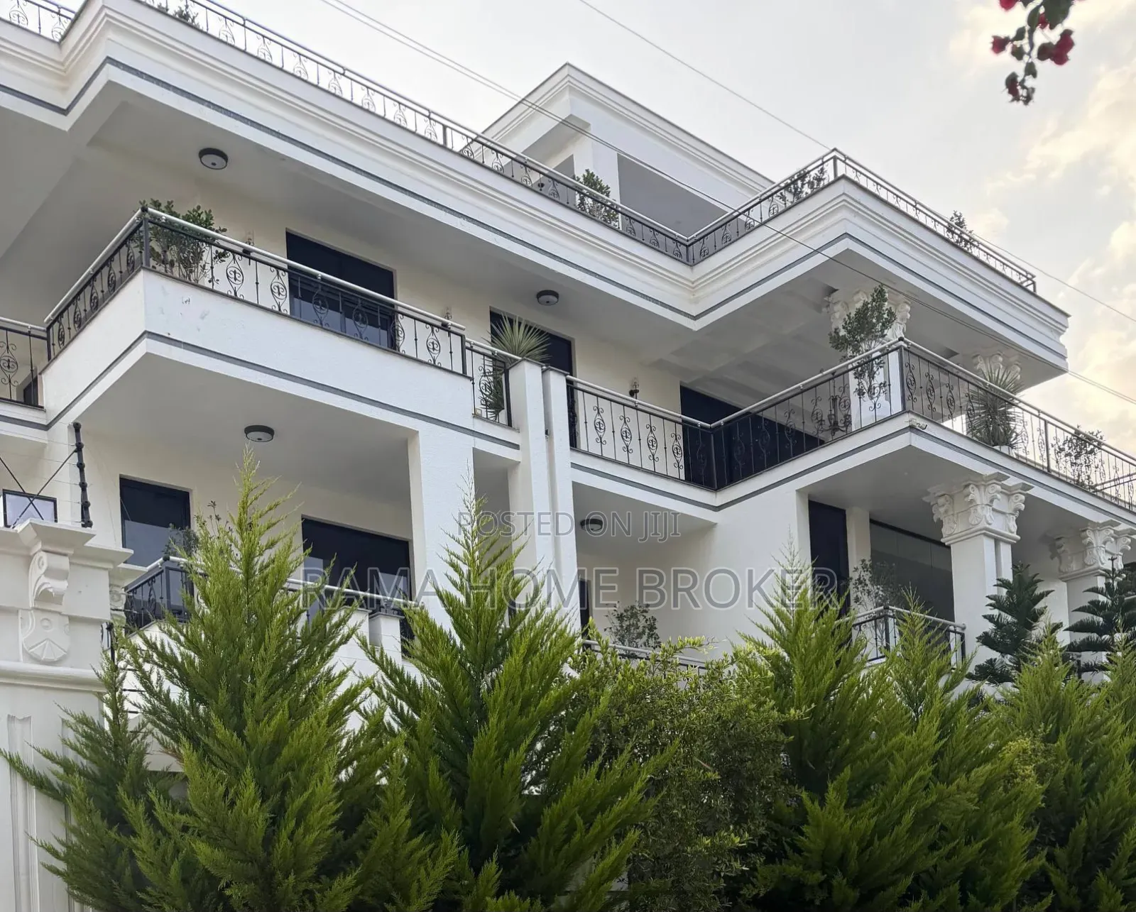 Furnished 7bdrm Townhouse/Terrace in አያት ኮምፓወንድ ውስጥ, Yeka for sale