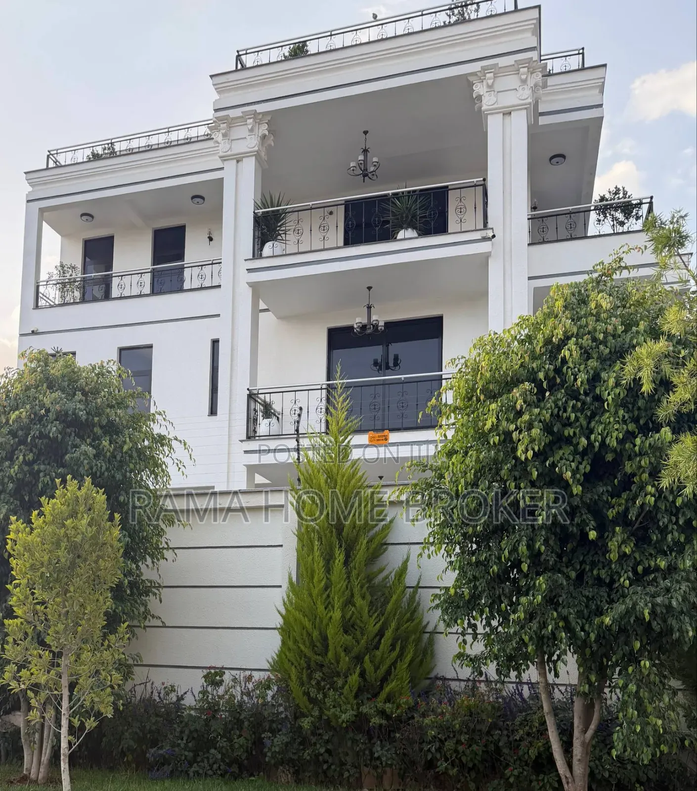 Furnished 7bdrm Townhouse/Terrace in አያት ኮምፓወንድ ውስጥ, Yeka for sale