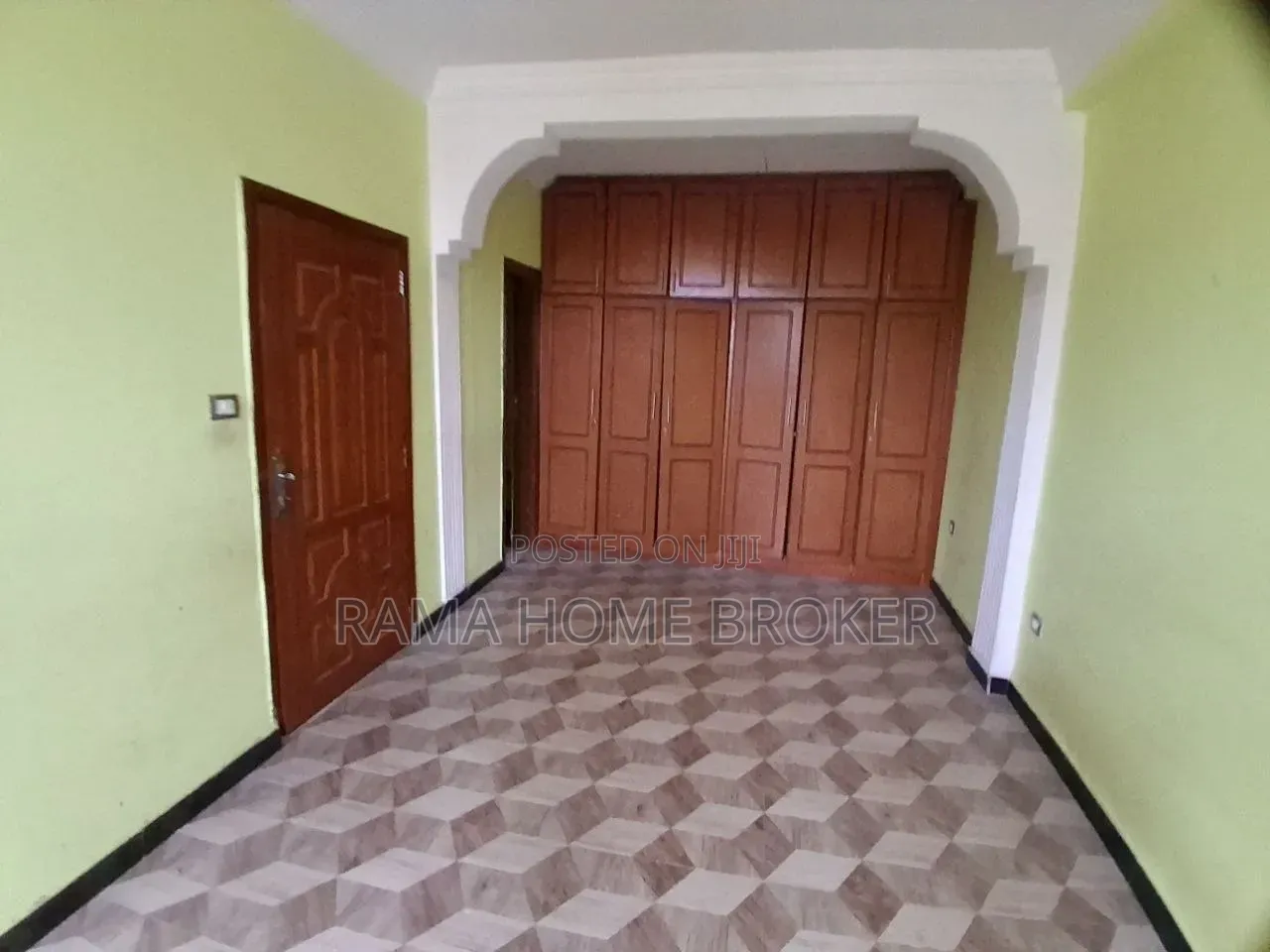 Furnished 7bdrm Townhouse/Terrace in በሰሚት 72 አካባቢ, Yeka for sale