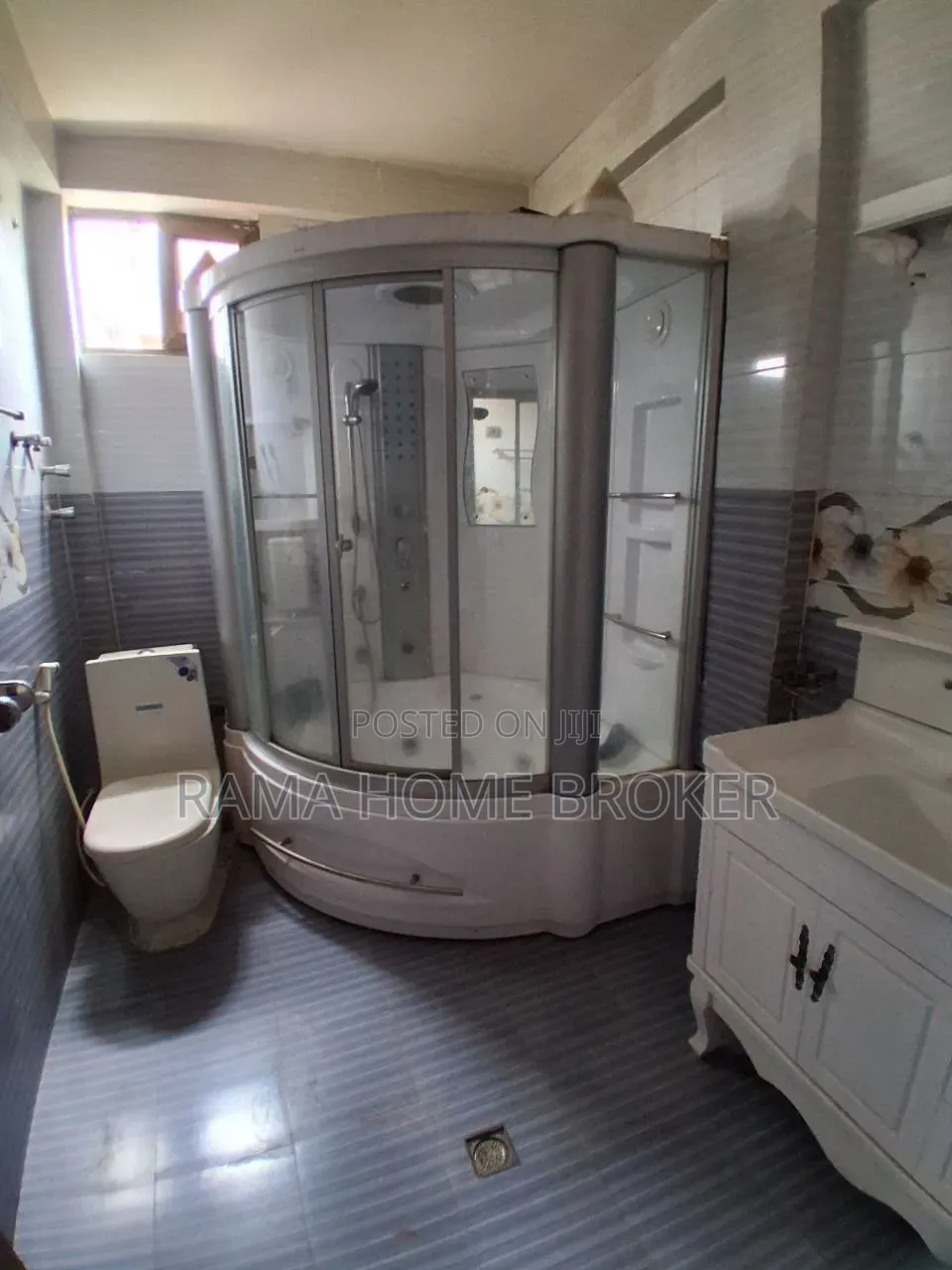 Furnished 7bdrm Townhouse/Terrace in በሰሚት 72 አካባቢ, Yeka for sale