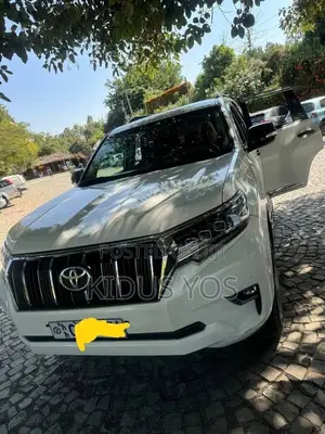 Toyota Land Cruiser Prado 2018 White