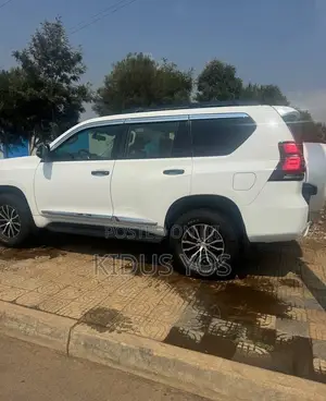 Toyota Land Cruiser Prado 2018 White