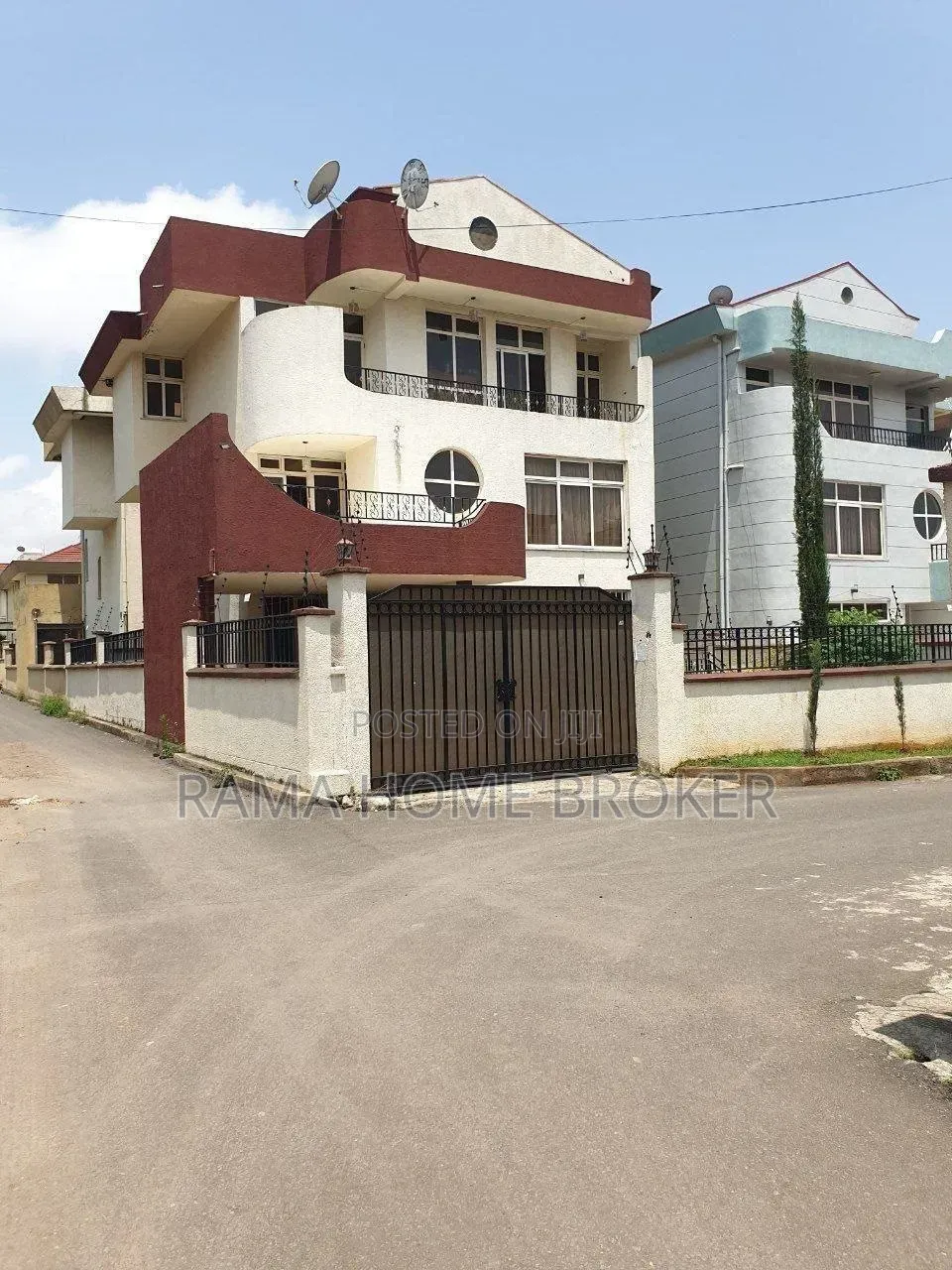 Furnished 6bdrm Townhouse/Terrace in አያት ኮምፓወንድ ውስጥ, Yeka for sale