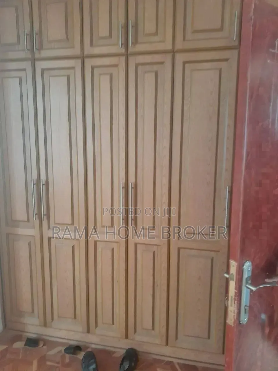 Furnished 6bdrm Townhouse/Terrace in አያት ኮምፓወንድ ውስጥ, Yeka for sale
