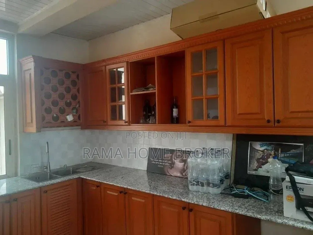 Furnished 6bdrm Townhouse/Terrace in አያት ኮምፓወንድ ውስጥ, Yeka for sale