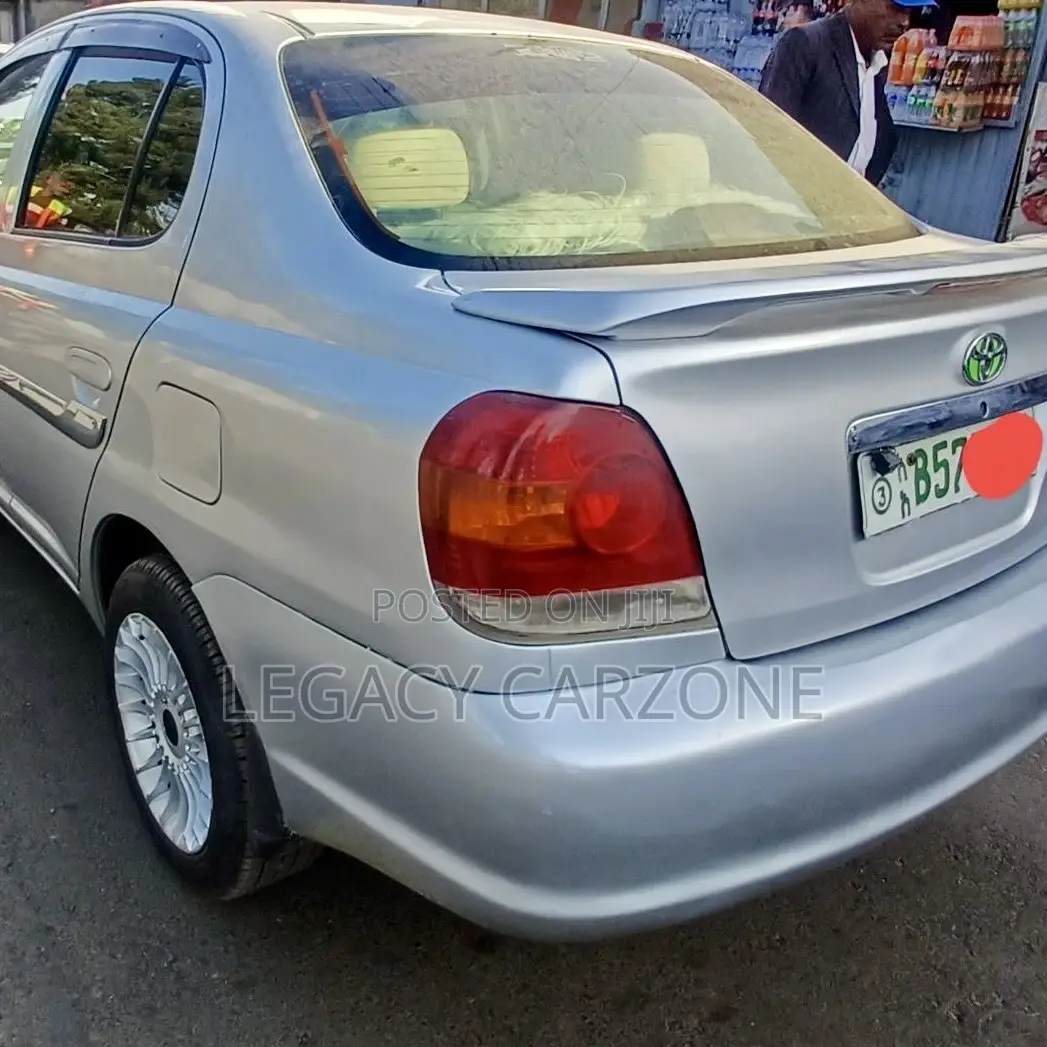 Toyota Platz 2005 Silver