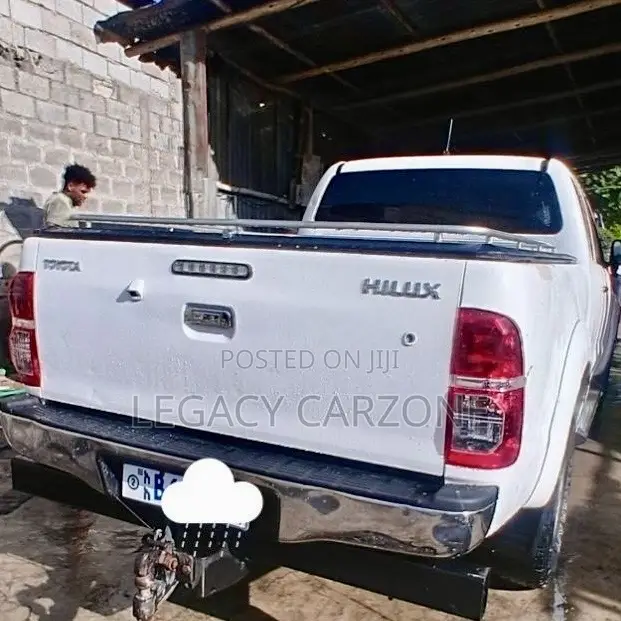 Toyota Hilux 2013 White