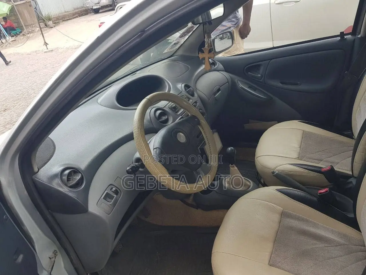 Toyota Vitz 2001 Silver