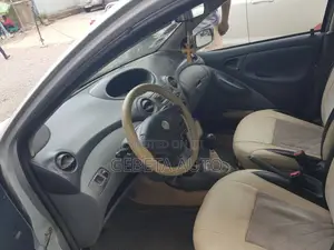 Toyota Vitz 2001 Silver