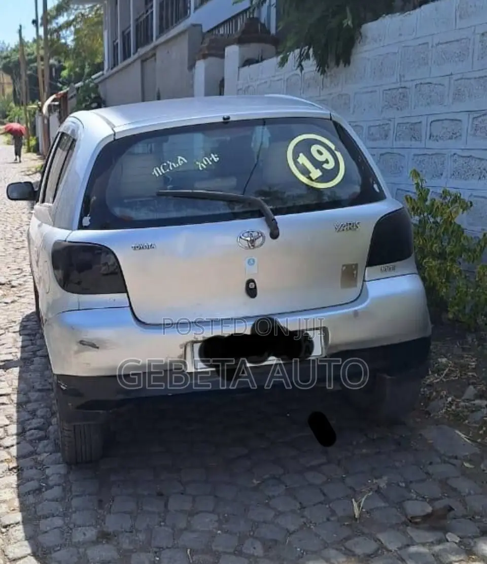 Toyota Vitz 2001 Silver