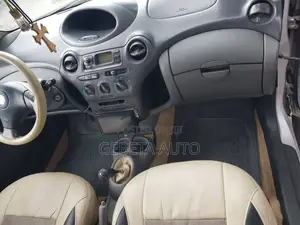 Toyota Vitz 2001 Silver