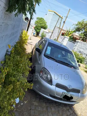Toyota Vitz 2001 Silver