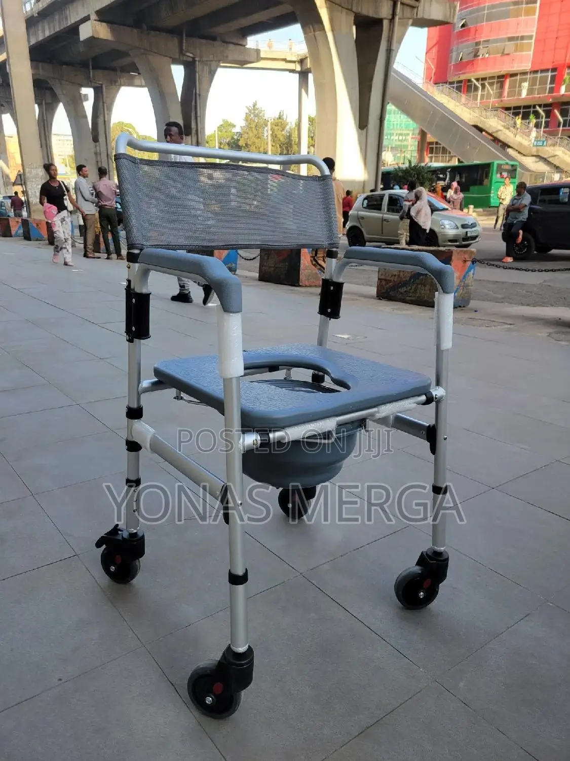 Toilet Portable Adult Potty Chair飧三frame, It Can Load Up to 150kg.