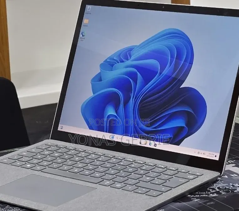 New Laptop Microsoft Surface 16GB Intel Core i5 SSD 512GB
