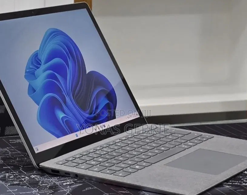 New Laptop Microsoft Surface 16GB Intel Core i5 SSD 512GB
