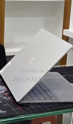 New Laptop Microsoft Surface Laptop 4 16GB Intel Core i5 SSD 512GB