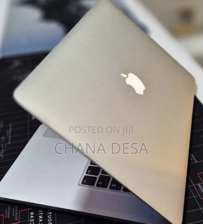 New Laptop Apple MacBook Pro 2015 16GB Intel Core i7 SSD 256GB