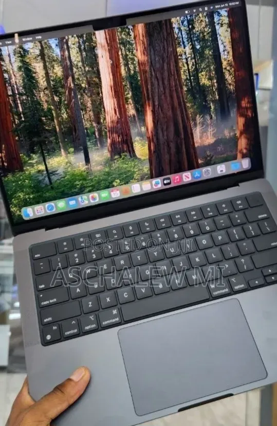 New Laptop Apple MacBook Pro 2023 M3 Pro 18GB Apple M3 Pro SSD 512GB