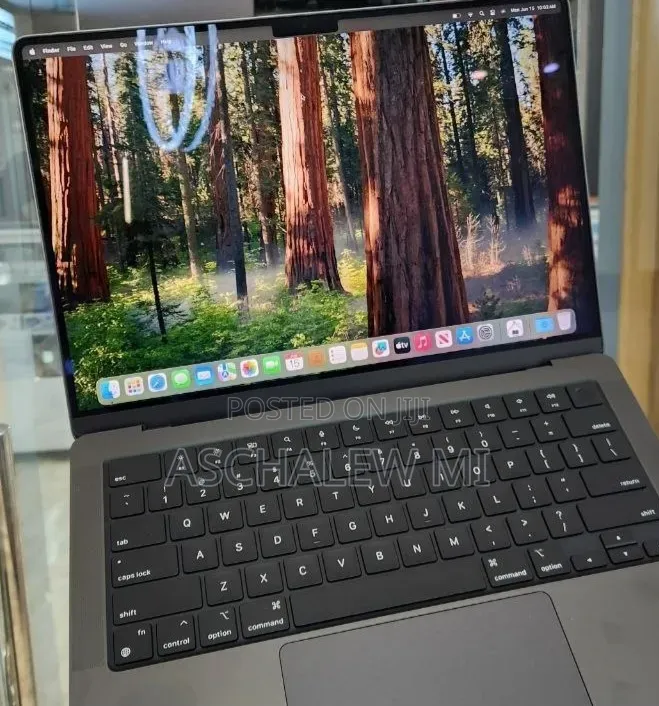 New Laptop Apple MacBook Pro 2023 M3 Pro 18GB Apple M3 Pro SSD 512GB