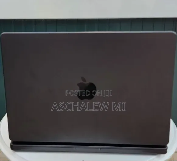 New Laptop Apple MacBook Pro 2023 M3 Pro 18GB Apple M3 Pro SSD 512GB