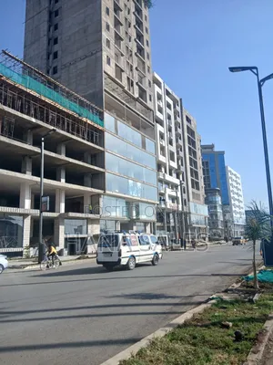 ሙሉ አጠናቀን የምናስረክባቸዉን የንግድ ሱቆች እየሸጥን እንገኛለን