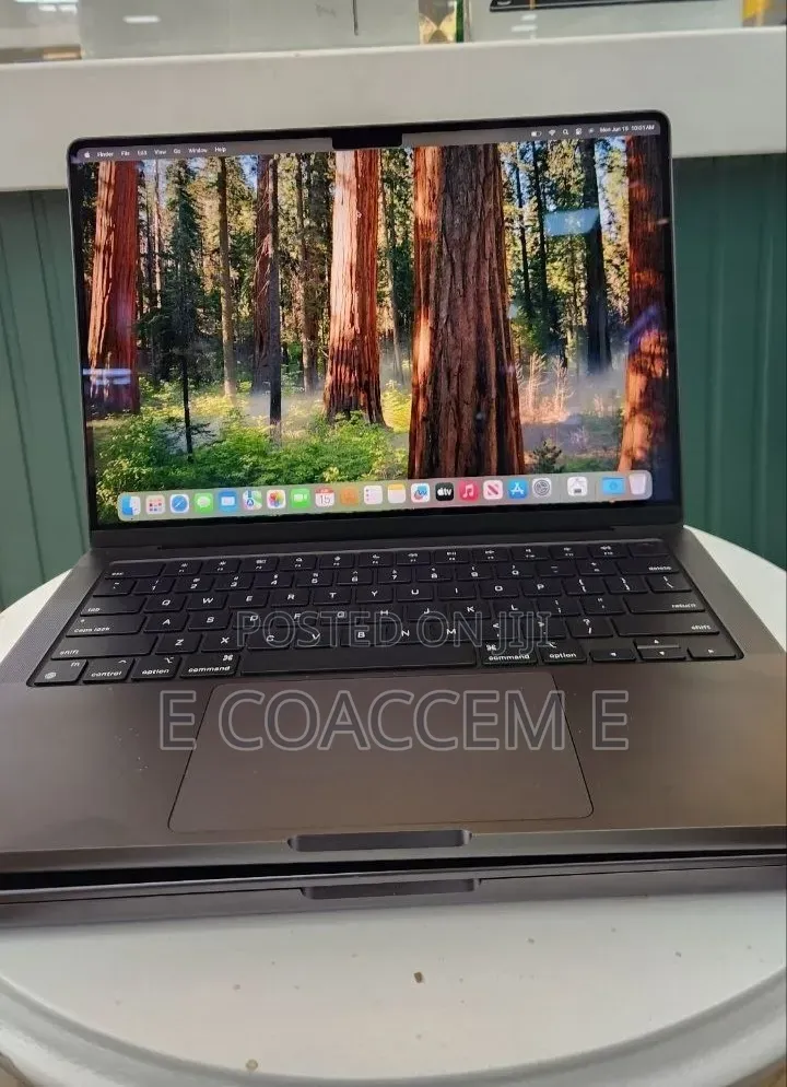 New Laptop Apple MacBook 18GB Apple M3 SSD 512GB