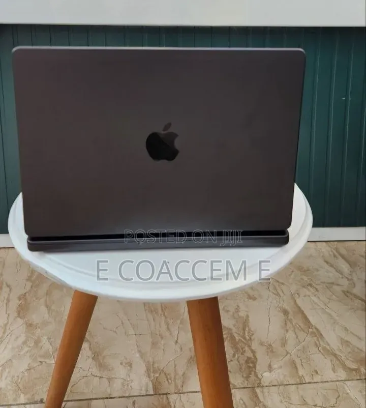 New Laptop Apple MacBook 18GB Apple M3 SSD 512GB