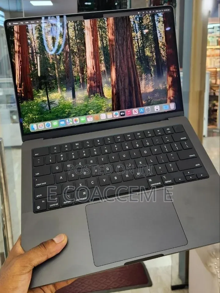 New Laptop Apple MacBook 18GB Apple M3 SSD 512GB