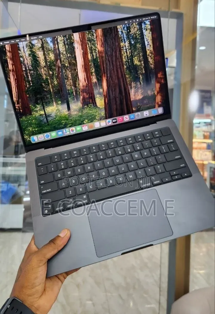 New Laptop Apple MacBook 18GB Apple M3 SSD 512GB