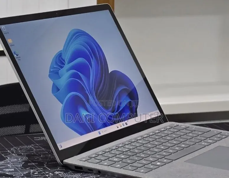 New Laptop Microsoft Surface 16GB Intel Core i5 SSD 512GB