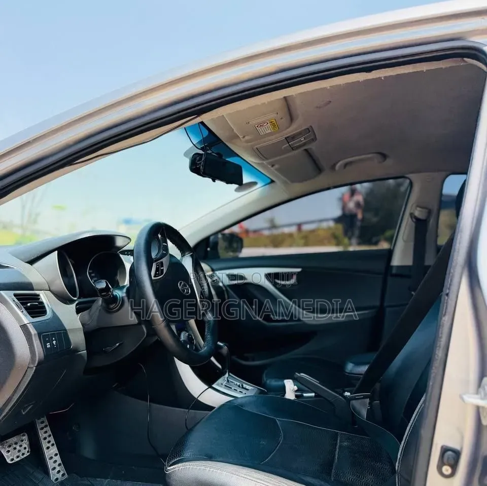 Hyundai Avante 2013 Silver