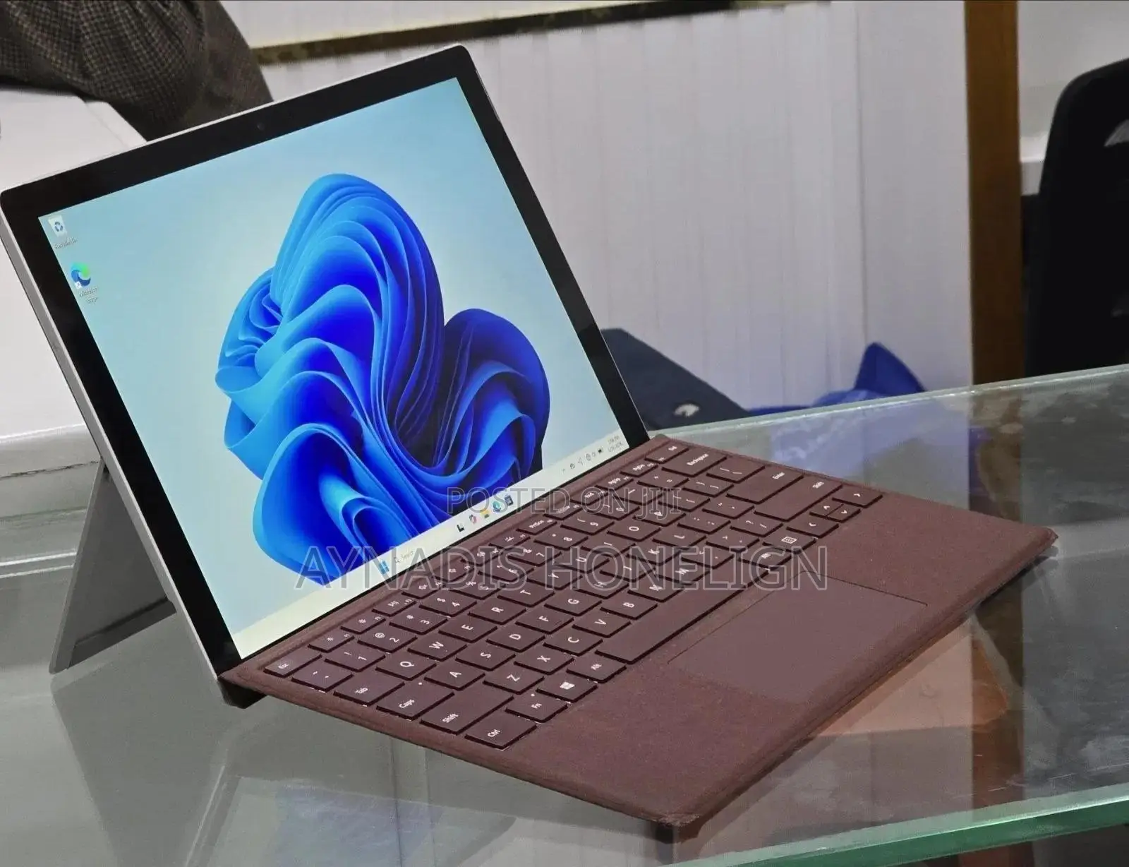 New Laptop Microsoft Surface 8GB Intel Core i5 SSD 128GB