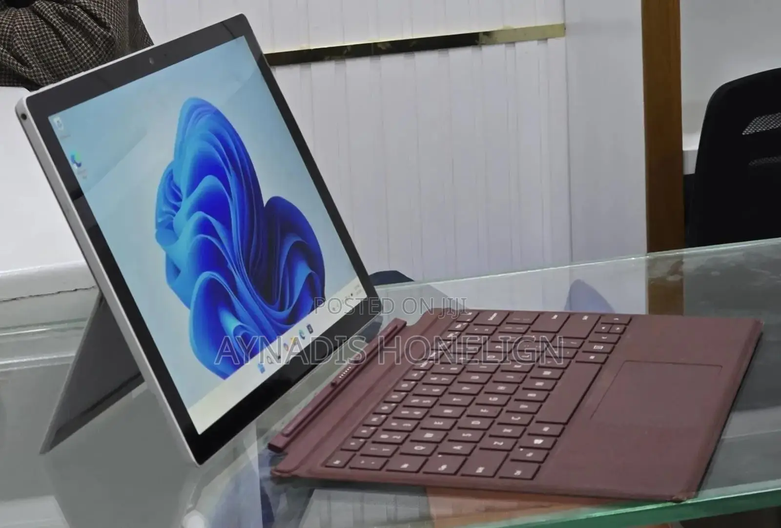 New Laptop Microsoft Surface 8GB Intel Core i5 SSD 128GB