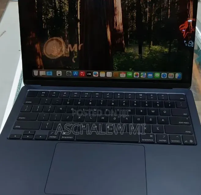 New Laptop Apple MacBook Air 2025 M4 16GB Apple M4 SSD 256GB