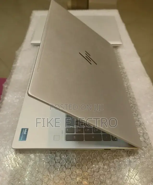 New Laptop HP EliteBook 640 G11 16GB Intel Core Ultra 7 SSD 512GB