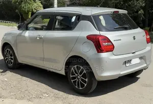 Suzuki Swift 2022 Silver
