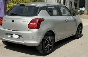 Suzuki Swift 2022 Silver