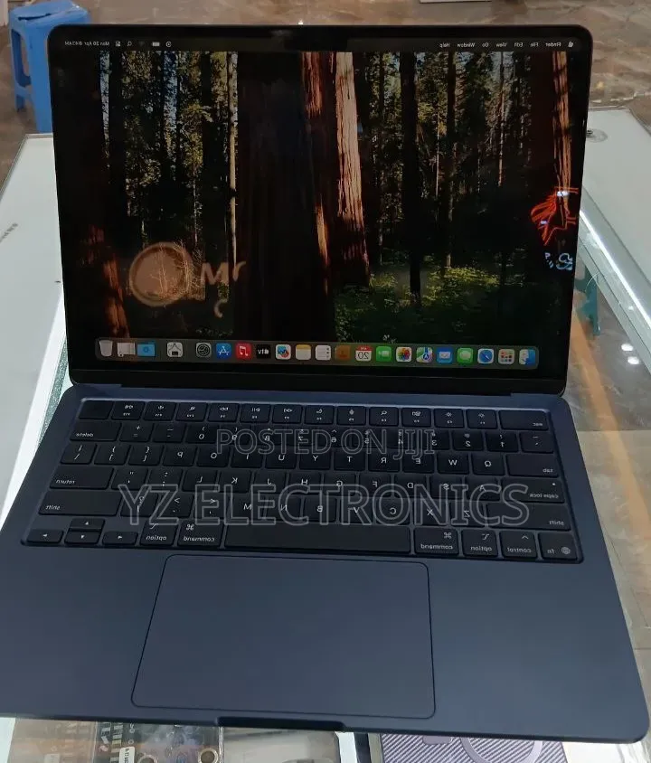 New Laptop Apple MacBook Air 2025 M4 16GB Intel Core i7 SSD 256GB